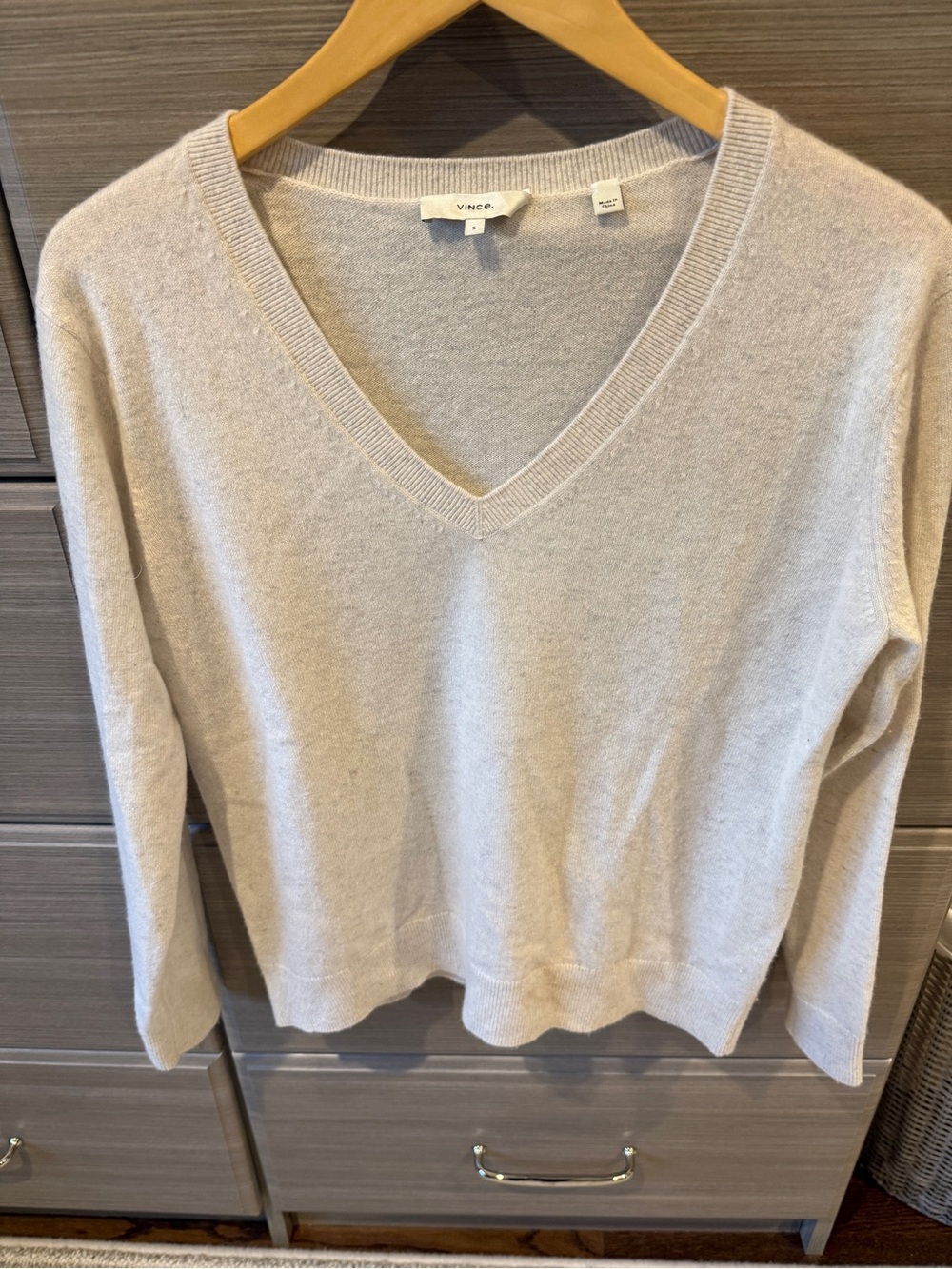 Vince Light Cream V-Neck Sweater
